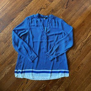 LAST CHANCE: Rose & Olive Blue Geometric Print V-Neck Blouse - Size Medium